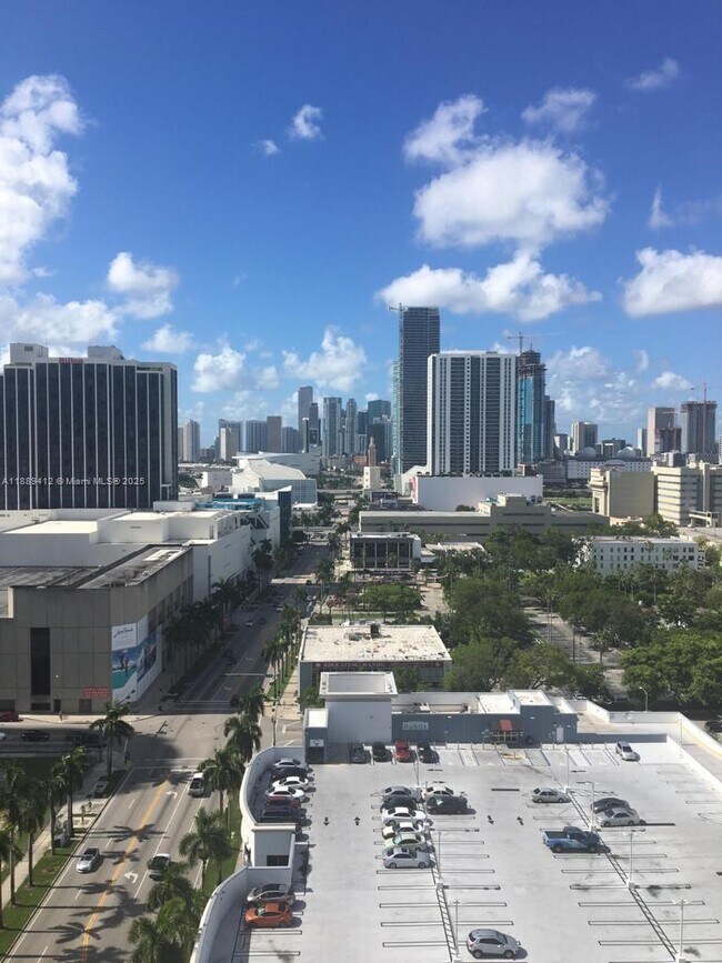 Foto del edificio - 275 NE 18th St