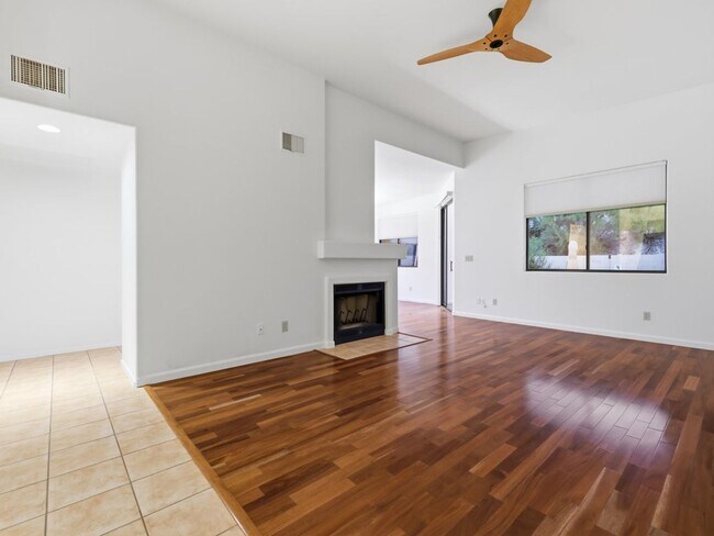 Foto del edificio - Beautiful  3-Bedroom Home with Desert Oasis Backyard