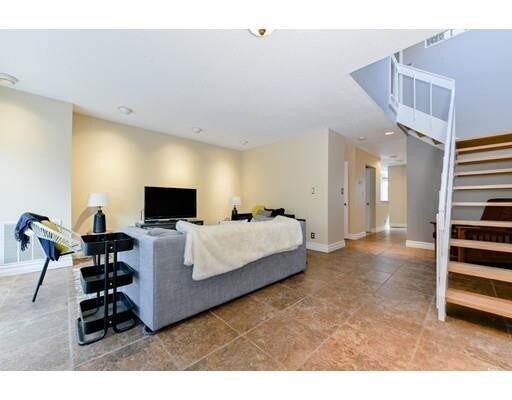 Building Photo - 4 Fresh Pond Pl