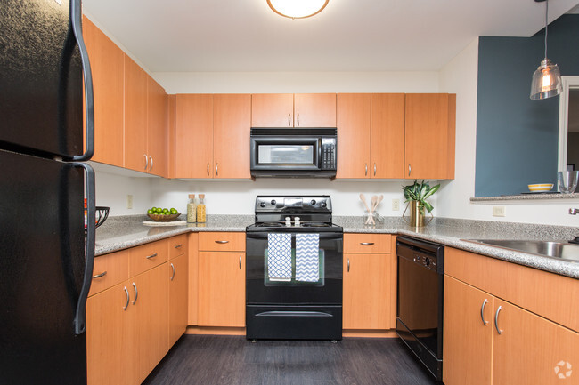 Spacious and Modern Kitchen - Audubon Plantation Ridge