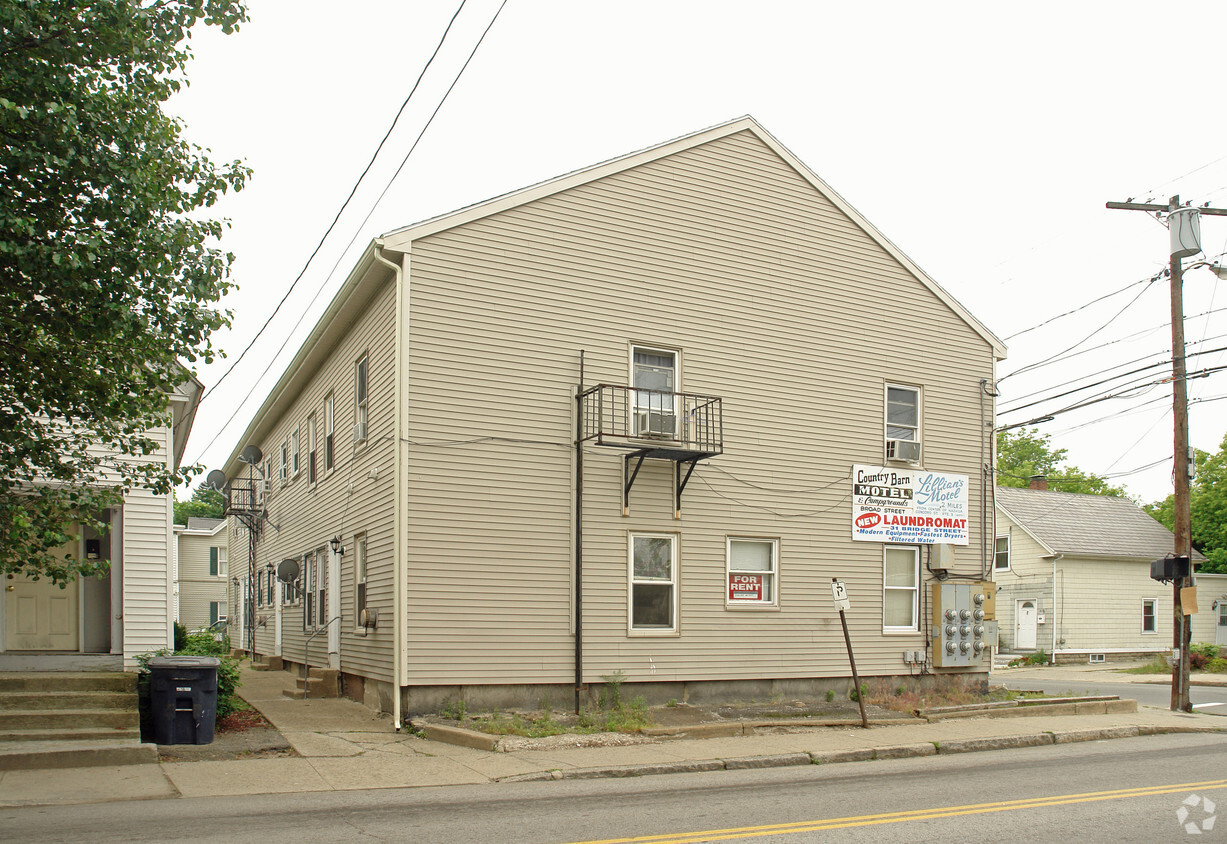 Building Photo - 82 W Hollis St