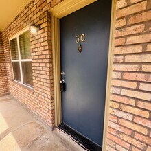 Building Photo - 204 N 10th St
