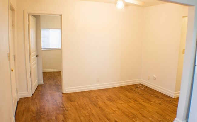 Building Photo - Berg- TriPlex on Lee St SE #10095