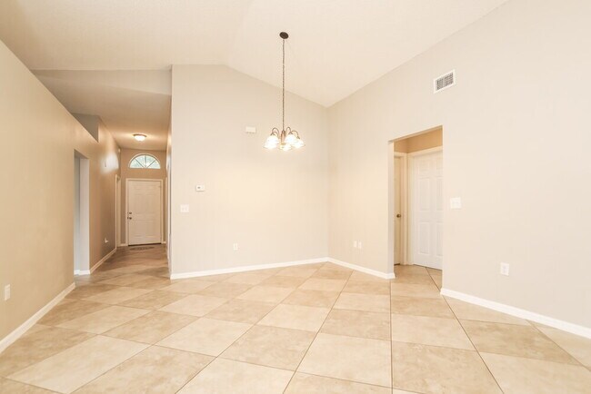 Foto del edificio - 17510 Silver Creek Ct
