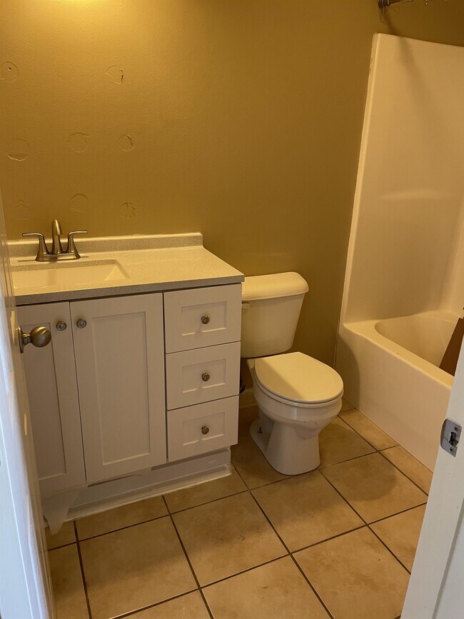 Building Photo - 574 Wisteria Dr