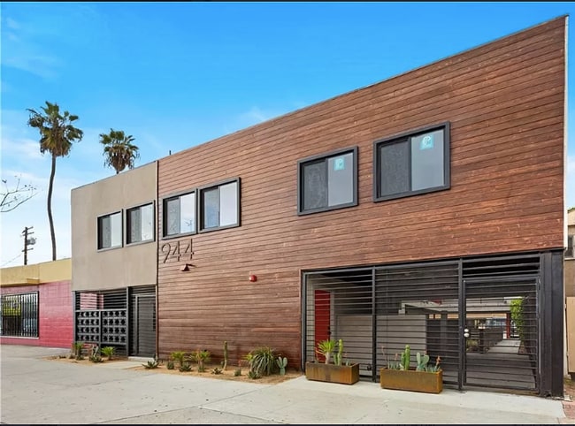 Building Photo - 944 Pacific Ave