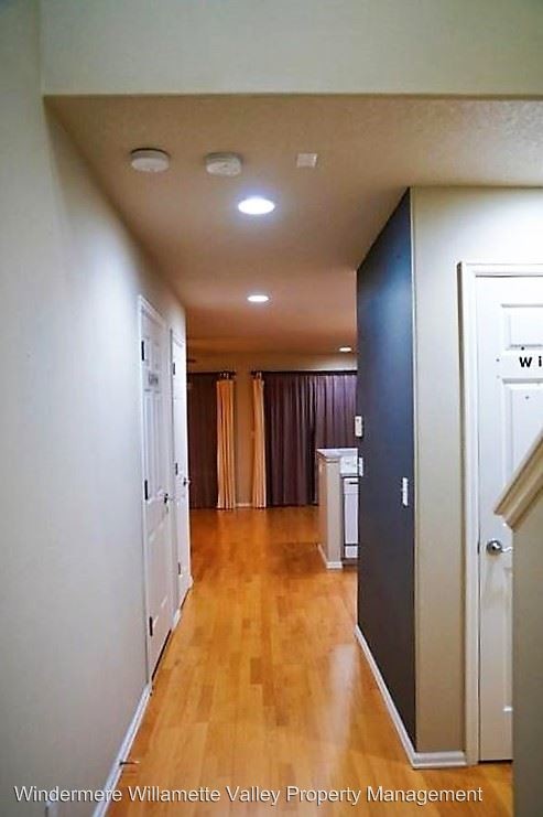 Foto del edificio - 3450 SE Shoreline Dr