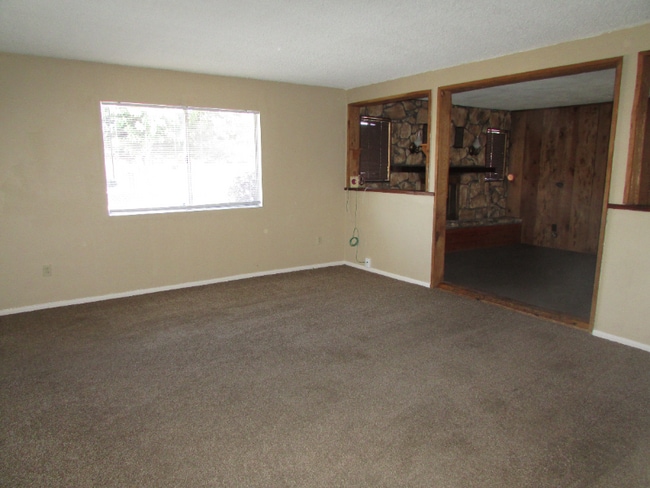 Building Photo - 2520 Bernice Dr