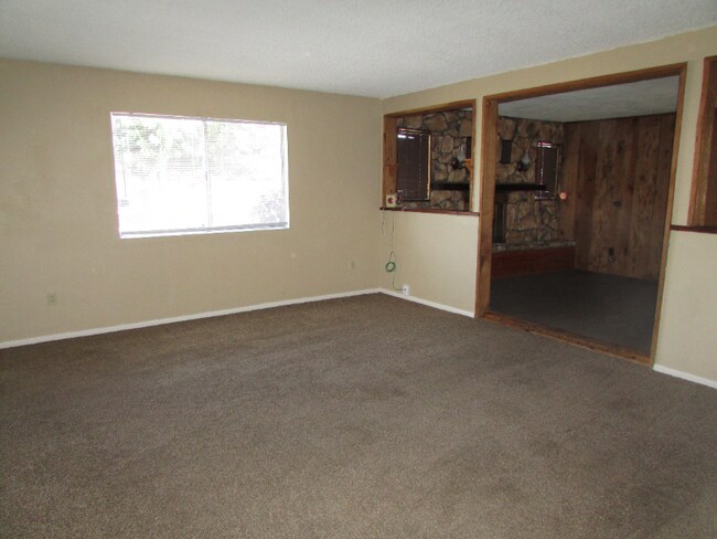 Foto del edificio - 2520 Bernice Dr