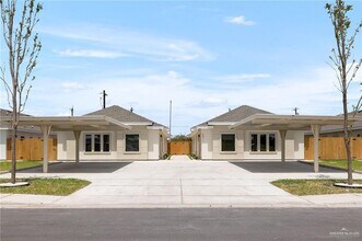 Building Photo - 6811 N 59th Ln