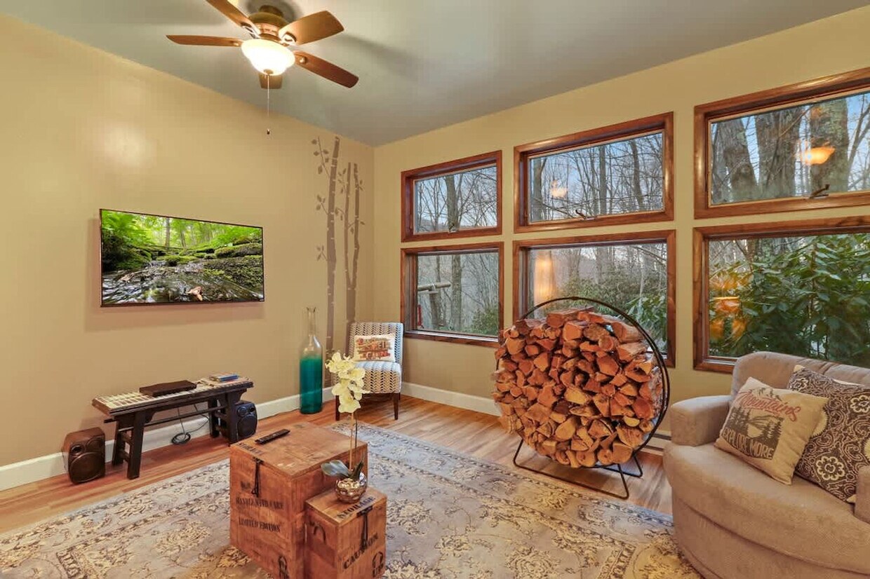 Foto principal - 364 Locust Ridge Rd