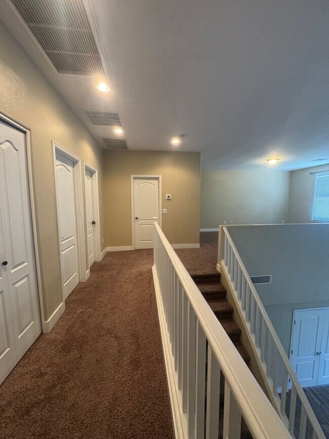 Foto del edificio - LARGE 5 BEDROOM HOME IN LAVEEN