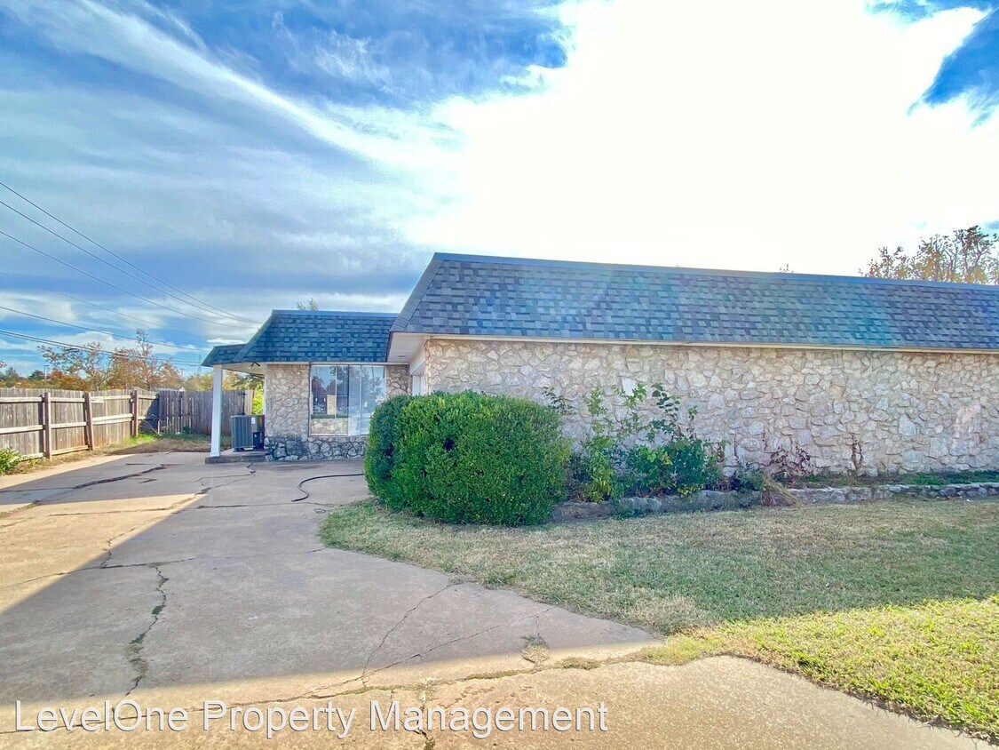 3 br, 2 bath House 2900 Pine Ridge Road House Rental in Oklahoma