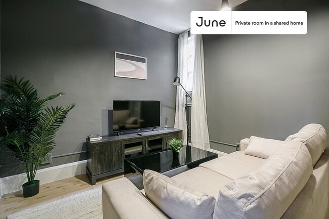 Building Photo - Private bedroom in 5 bed/1 bath Home