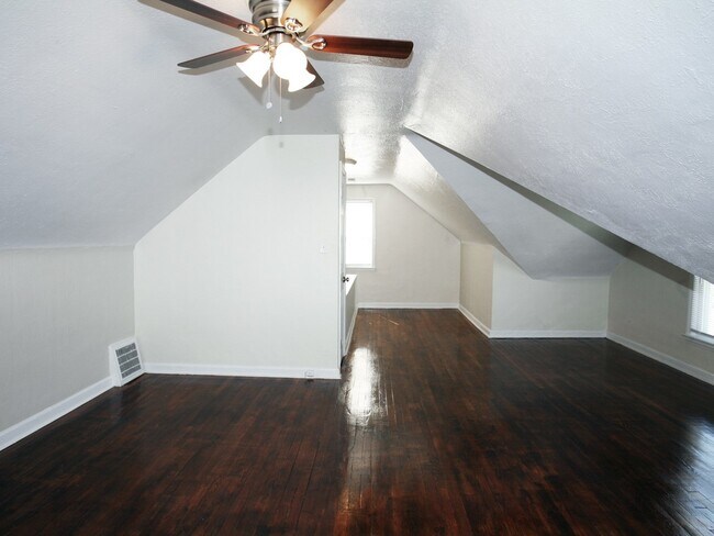 Foto del edificio - 3 Bedroom, 1 Bathroom Bungalow for Rent