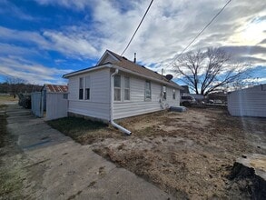 Building Photo - 406 W 16th St