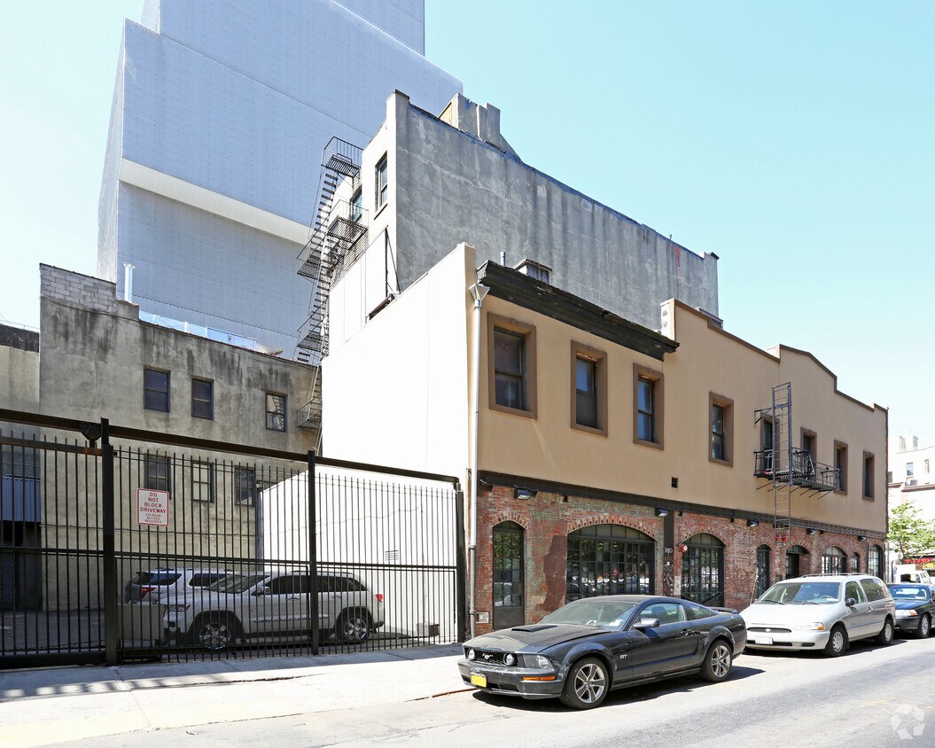 Building Photo - 243 Bowery