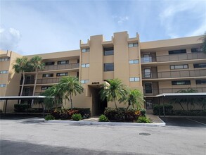 Building Photo - 2615 Cove Cay Dr