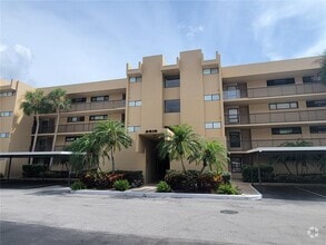 Building Photo - 2615 Cove Cay Dr