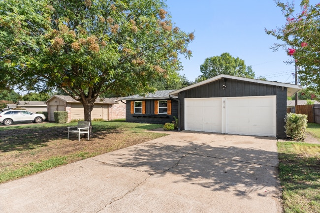 Building Photo - 819 Wateka Way