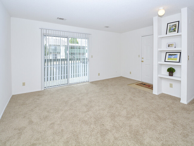 Patio/Balcony Sliding Door Living Room Access - Park at Olathe Station