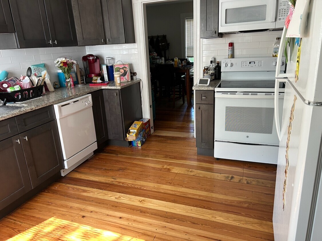 435 Amherst St Unit 1, Manchester, NH 03104 Apartments at 435 Amherst