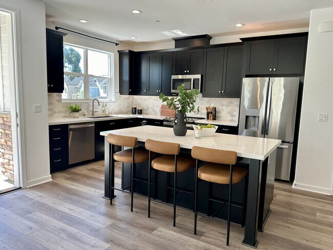 Building Photo - Beautiful 3 Bedroom, 2.5 Bath home availab...