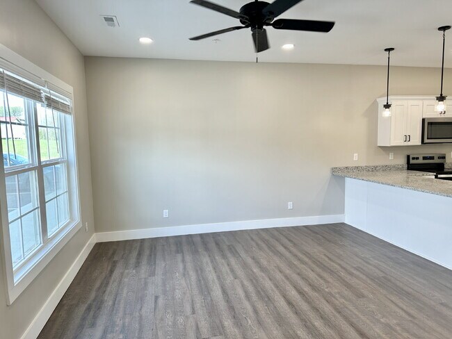 Building Photo - 2-Bed Townhouse on South Jefferson: Modern...