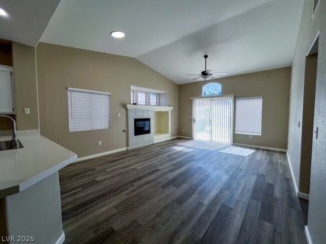 Foto del edificio - 8105 Guava Nectar Ave