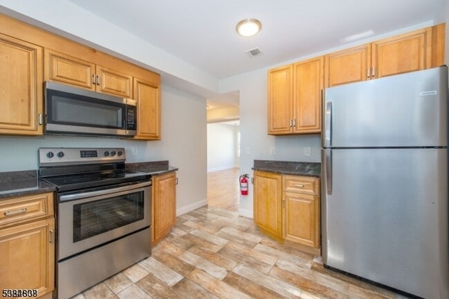 Building Photo - 15 Olyphant Pl
