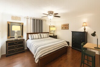 Building Photo - 3271 Sul Ross St