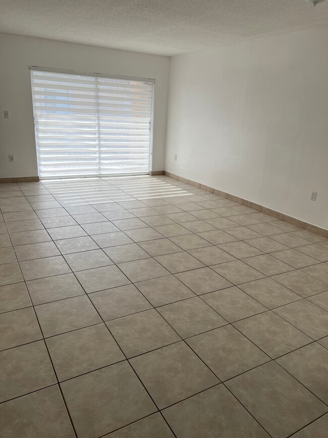 Foto del edificio - 1155 NW 124th Pl