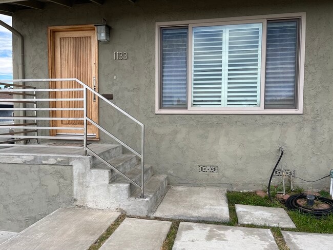 Building Photo - 1133 W Crestwood Ave