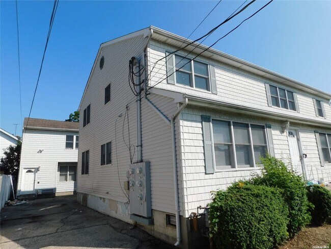 Building Photo - 540 Lincoln St