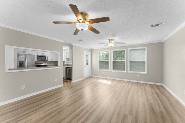 Foto del edificio - 7304 Claudia's Way