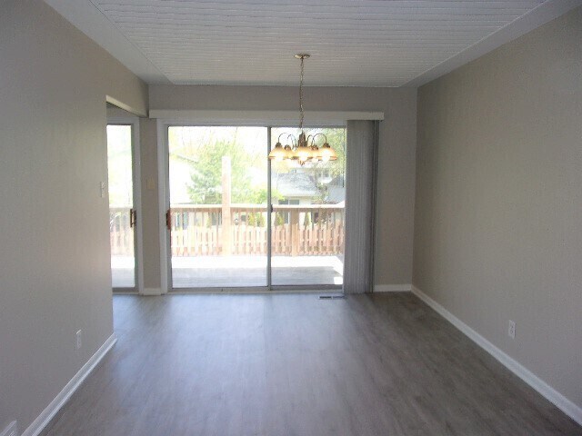Building Photo - 358 Leicester Ct