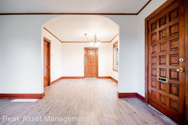 Foto del edificio - 3 br, 2 bath House - 1045 N Church St