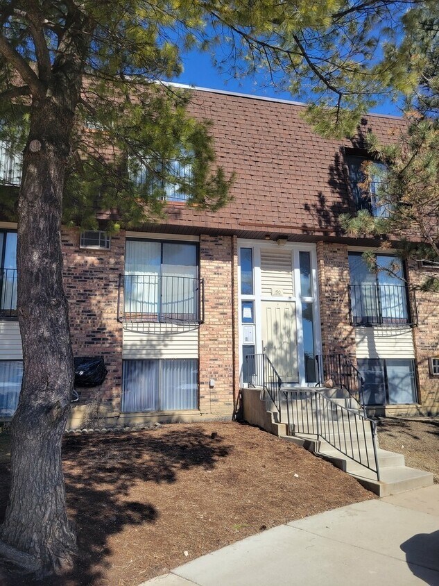Primary Photo - 165 N Waters Edge Dr