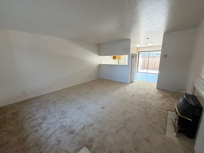 Foto del edificio - 332 E Romie Ln