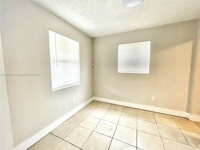 Foto del edificio - 2665 NW 20th St
