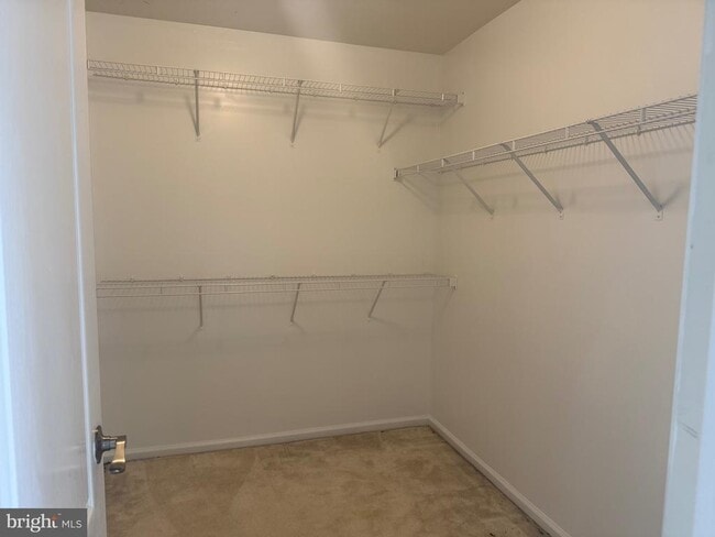Building Photo - 121 Acorn Dr