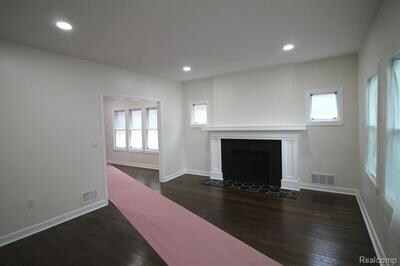 Building Photo - 2262 Clairmount Ave