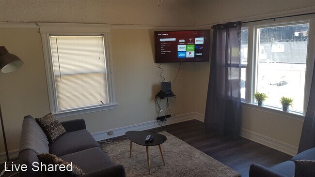 Foto del edificio - 1438 E 20th St