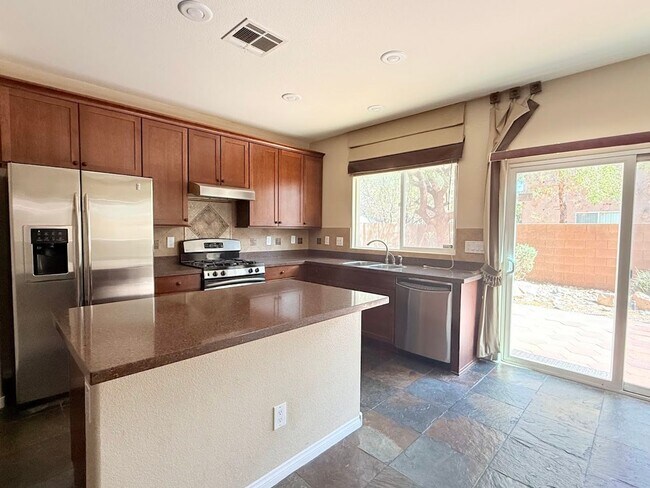 Foto del edificio - BEAUTIFUL 3 BEDS WITH 2.5 BATH HOUSE