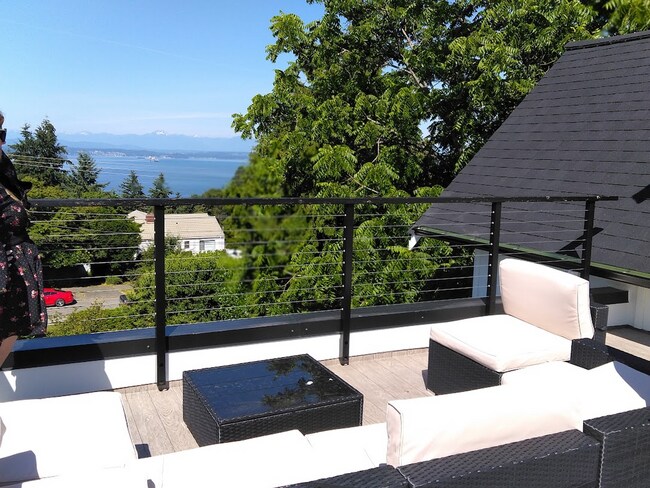 Building Photo - Incredible Views in West Seattle's Coveted...