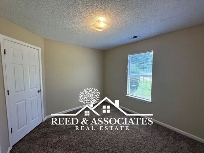 Foto del edificio - Charming Southeast Home Located on Corner ...