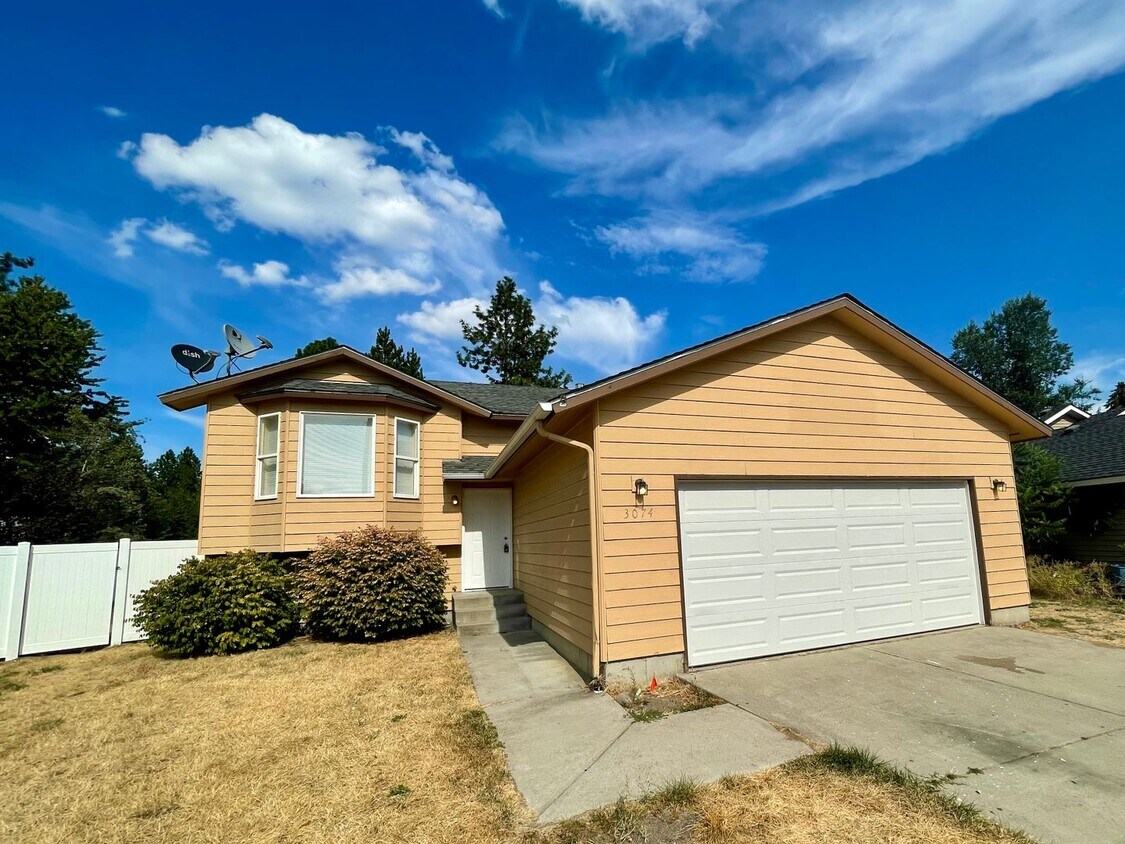 Primary Photo - 5 bedroom home!