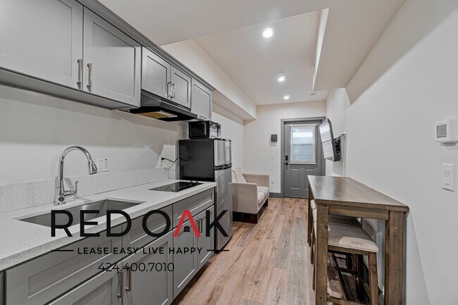 Foto del edificio - ~2 Months FREE~ Incredible, Fully Furnishe...