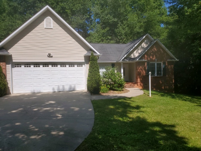 Building Photo - 111 Chestnut Ln