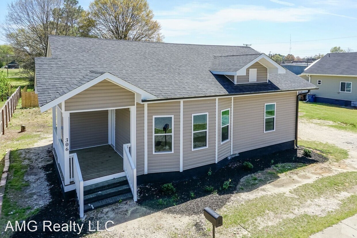 306 N Clinton Ave, Dunn, NC 28334 House Rental in Dunn, NC